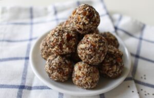 Read more about the article Chocolate Almond Energy Balls
