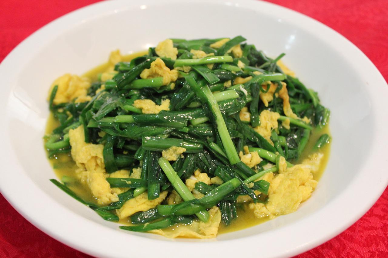 You are currently viewing Scrambled Eggs/ Wilted Greens in Bone Broth